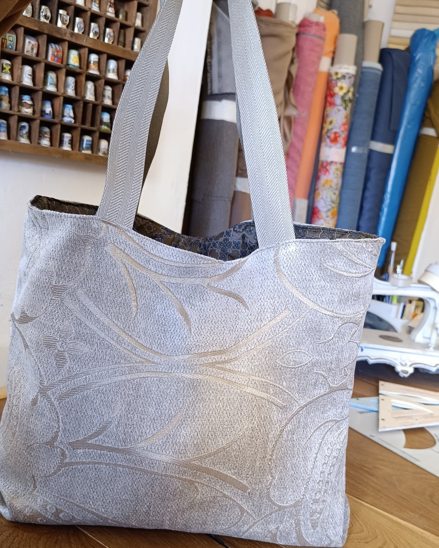Shopperona in velluto beige damascato