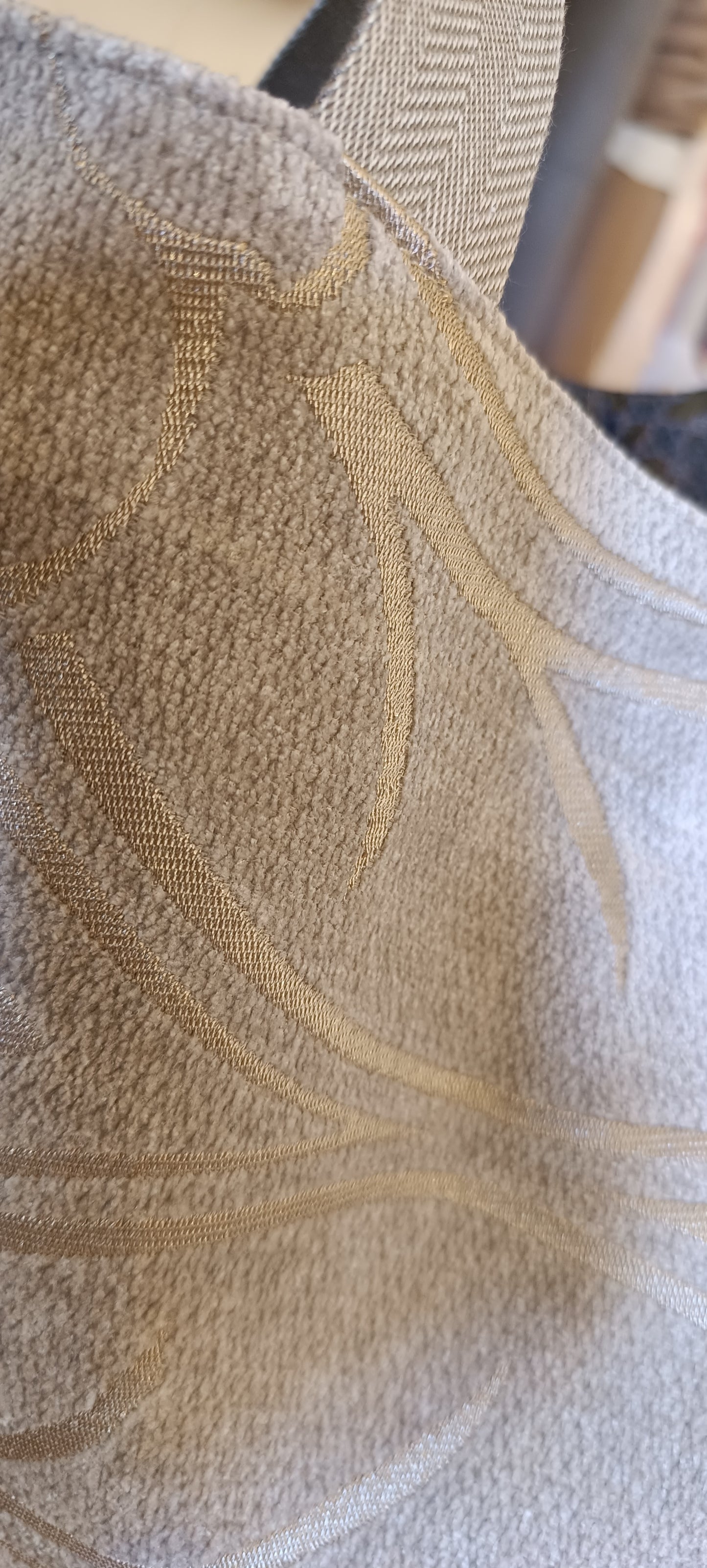 Shopperona in velluto beige damascato