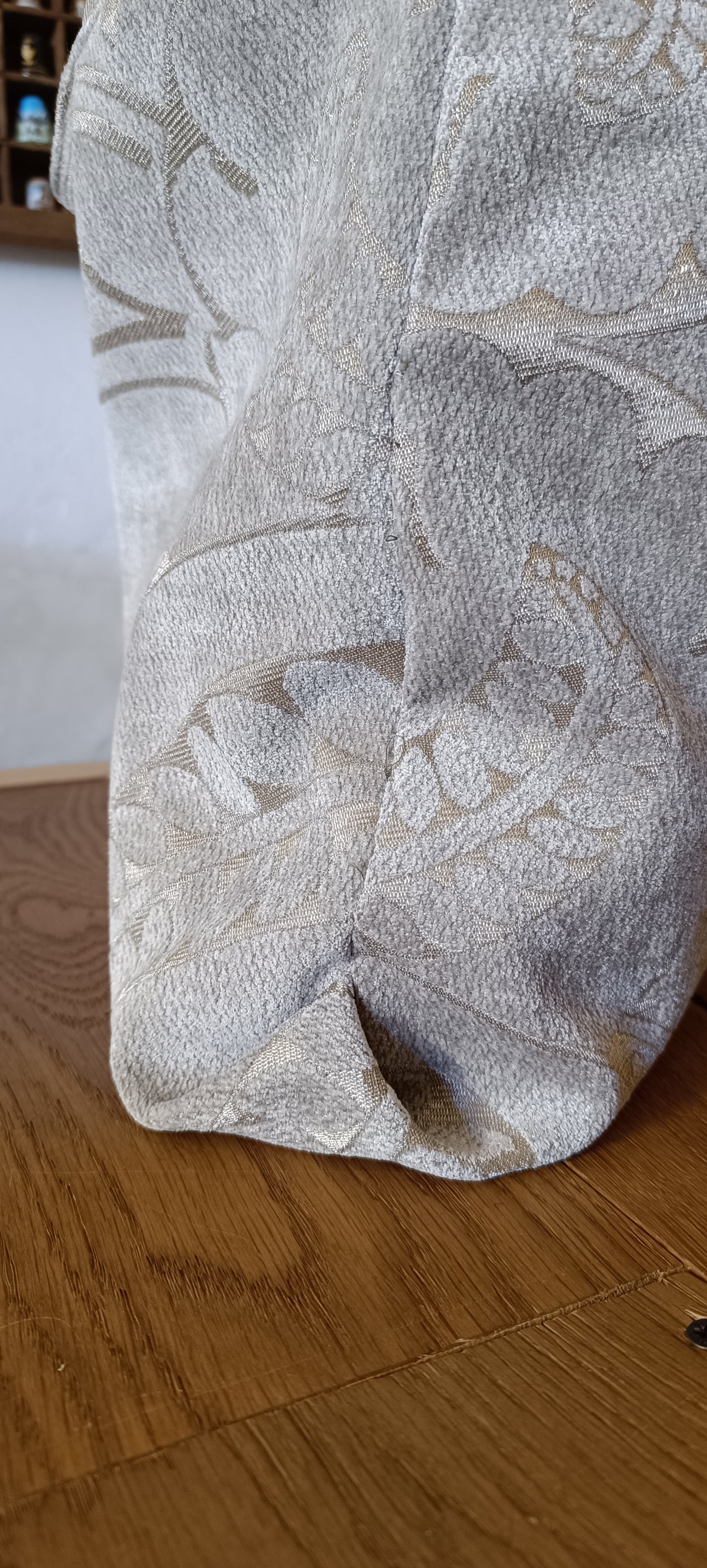 Shopperona in velluto beige damascato
