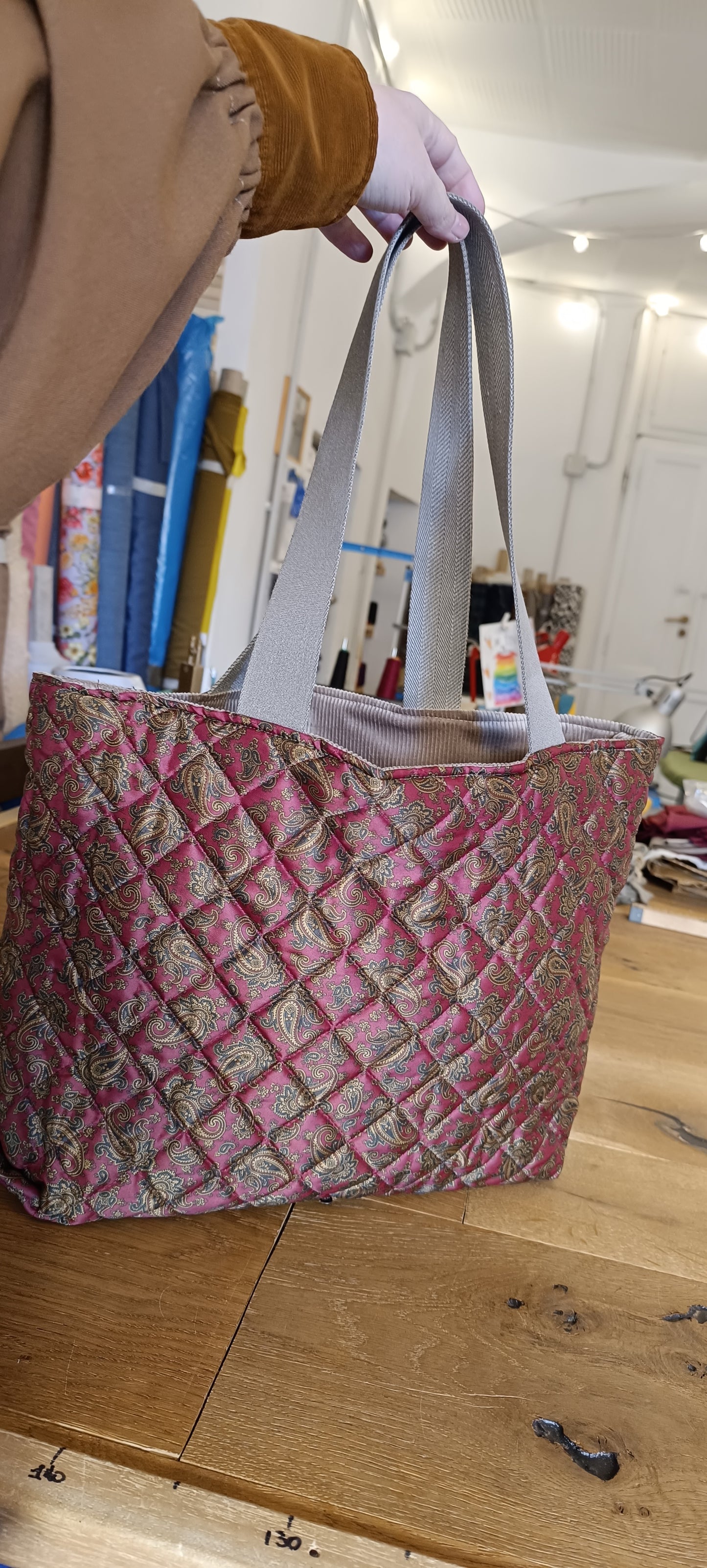 Shopperona in velluto beige