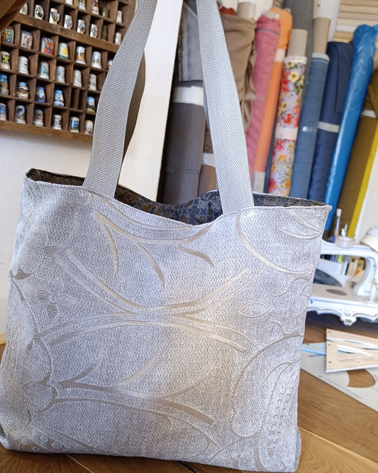 Shopperona in velluto beige damascato