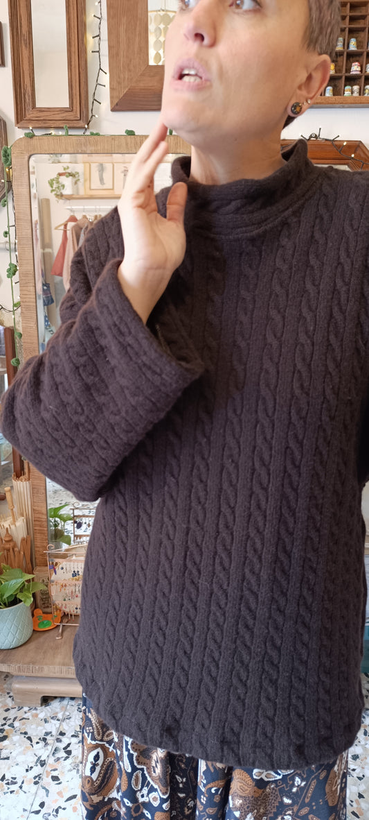 Maglioncino marrone trecce