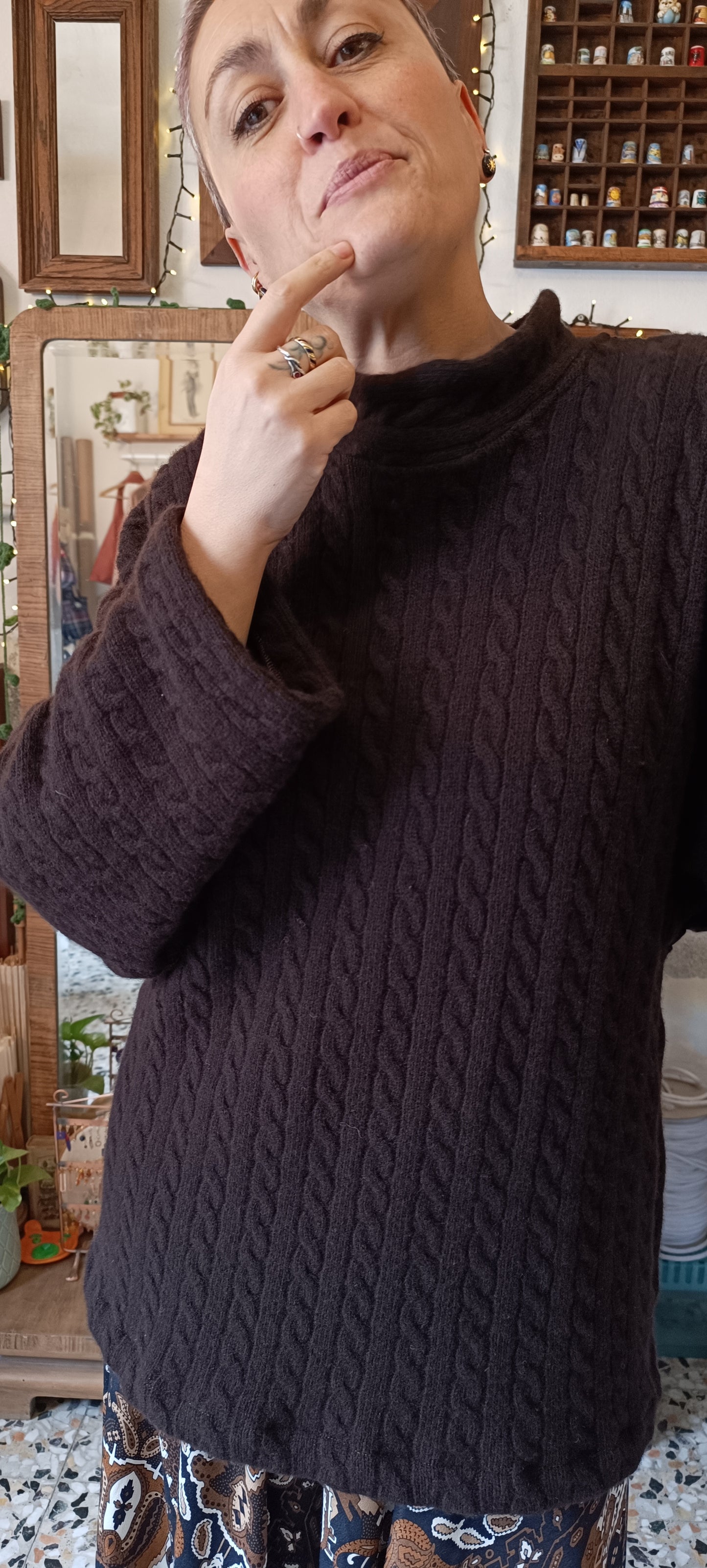 Maglioncino marrone trecce